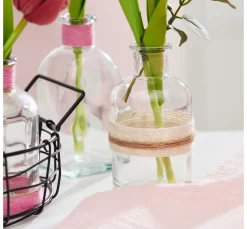 Drahtkorb mit 6 Glasflaschen