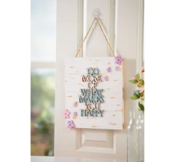 Holzschrift "Do more what makes you happy"